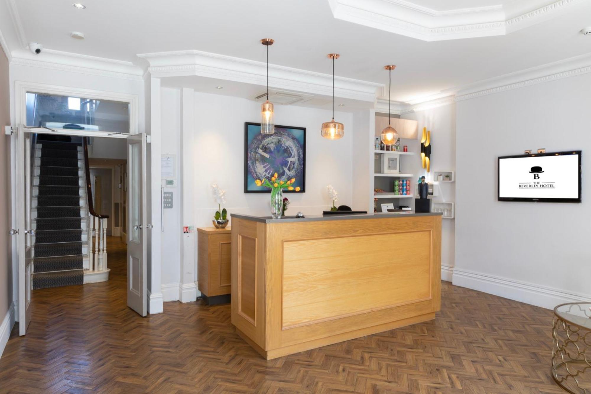 The Beverley Hotel London - Victoria Exterior foto
